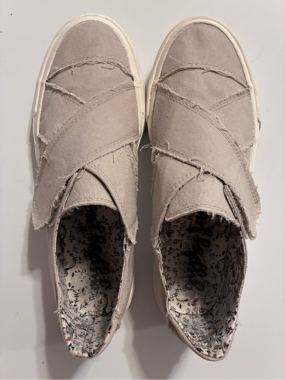Gypsy Jazz Yvonne Distressed Canvas Slip-On Sneakers Grey Size 8